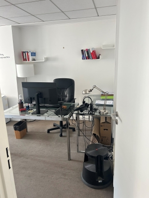 DEMI BUREAU A LOUER 32 RUE FORTUNY.jpg